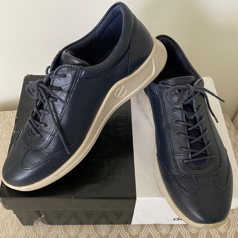 Women’s walking sneakers from ECCO genuine leather